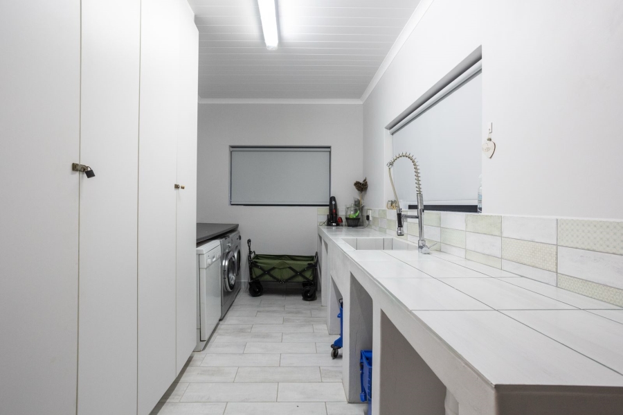 5 Bedroom Property for Sale in Franskraal Western Cape